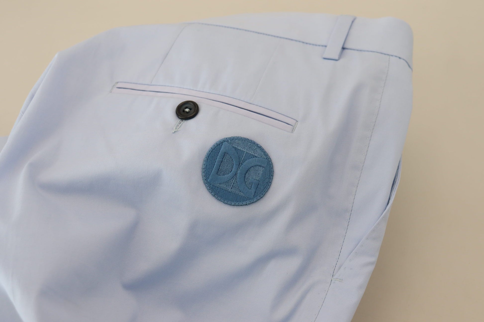 Chinos elegantes de corte slim en azul claro