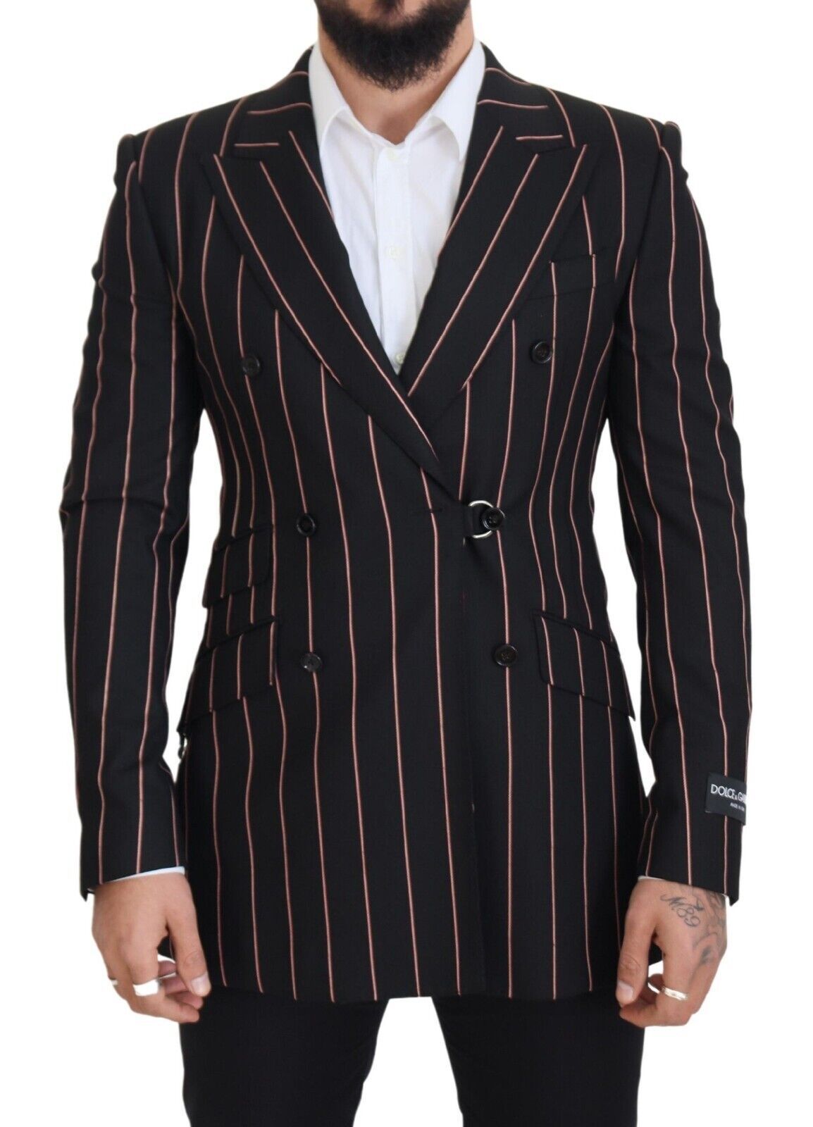 Elegante blazer negro con doble botonadura y corte entallado