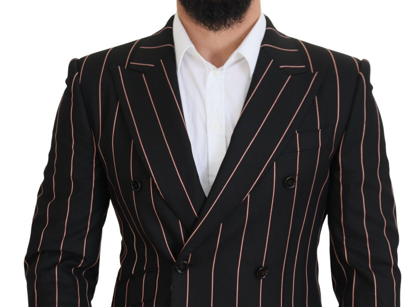 Elegante blazer negro con doble botonadura y corte entallado