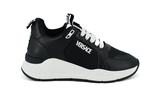 Elegante monochrome lederen sneakers