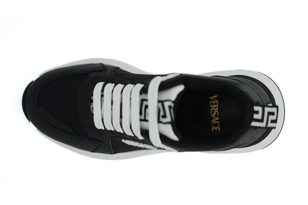 Elegante monochrome lederen sneakers