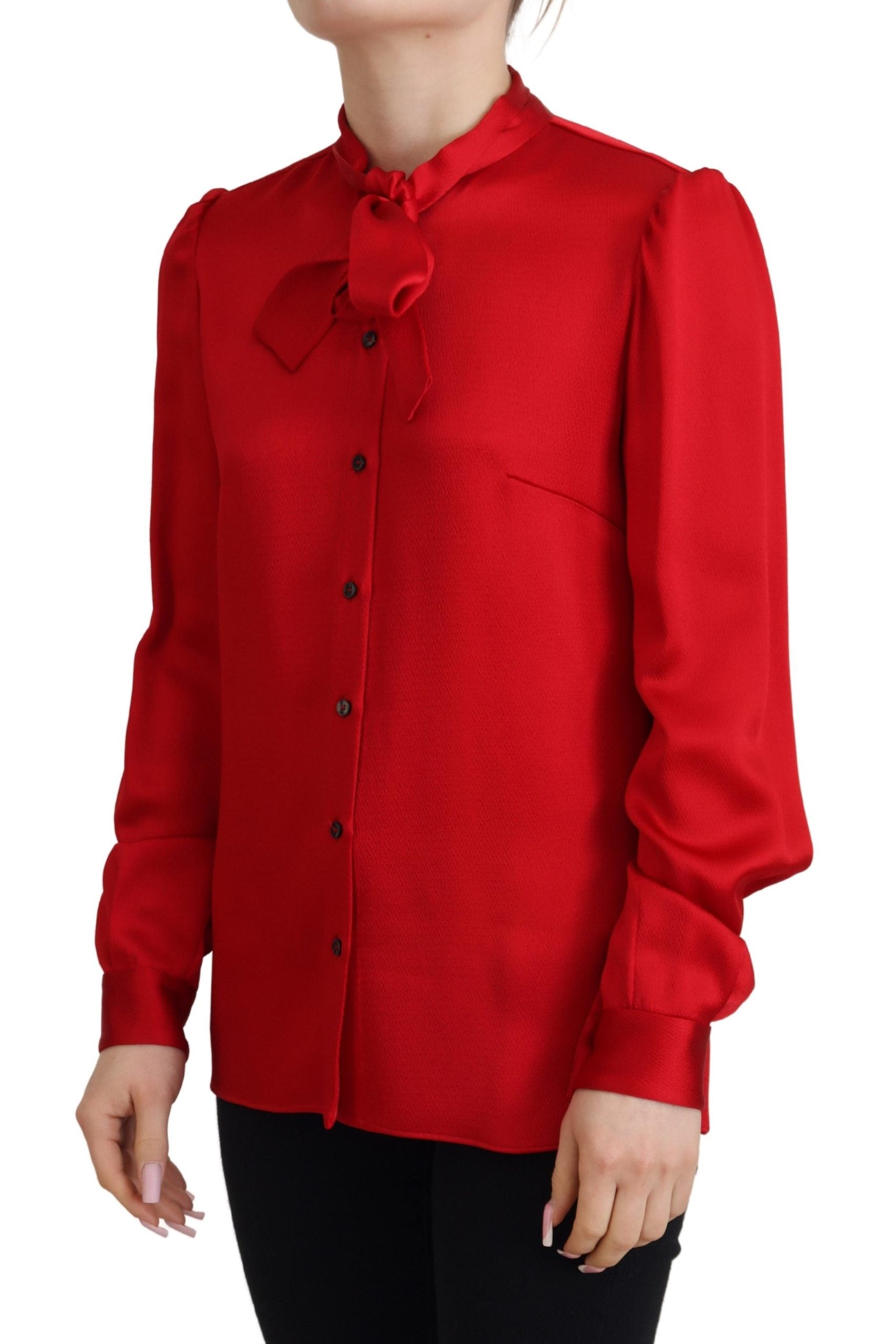 Blusa roja elegante con cuello Ascot