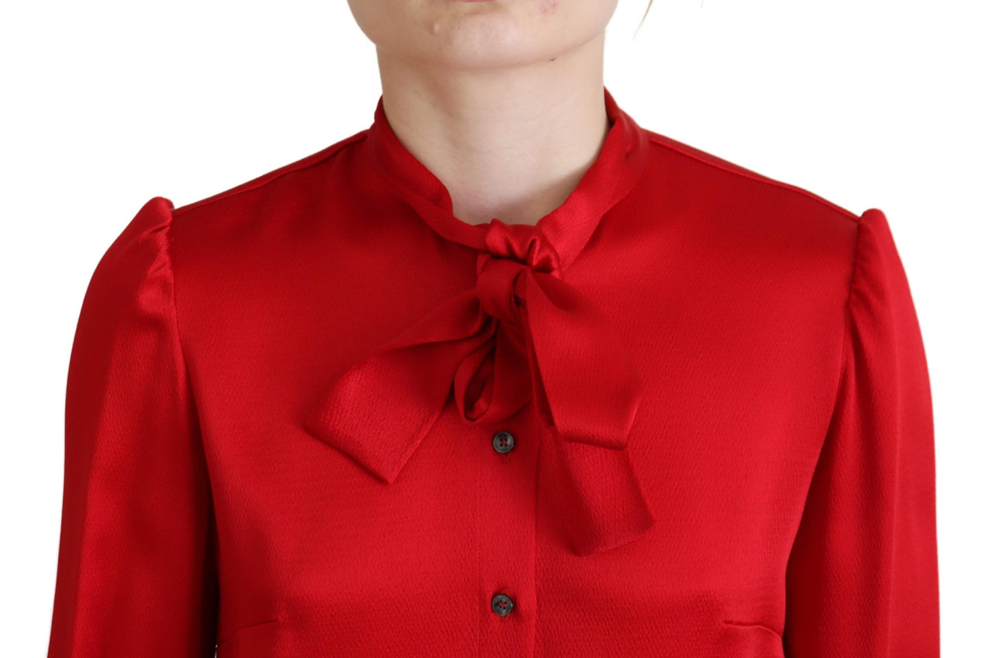 Blusa roja elegante con cuello Ascot