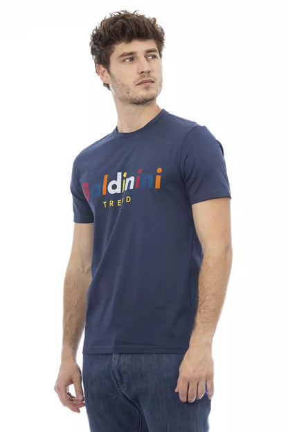 Elegante camiseta azul de manga corta con cuello redondo