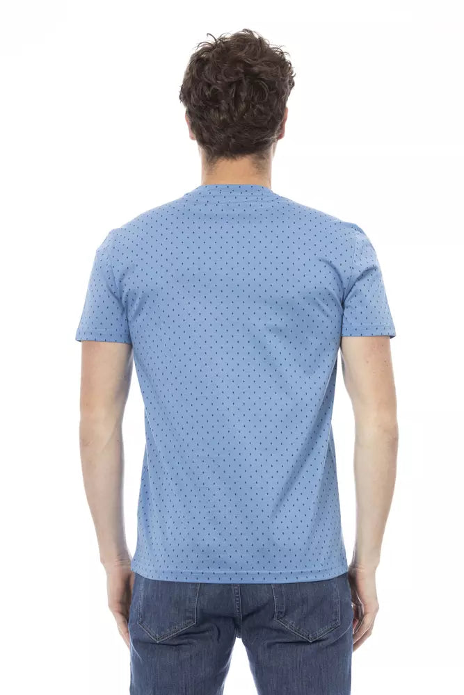 Camiseta elegante de algodón azul claro con estampado frontal