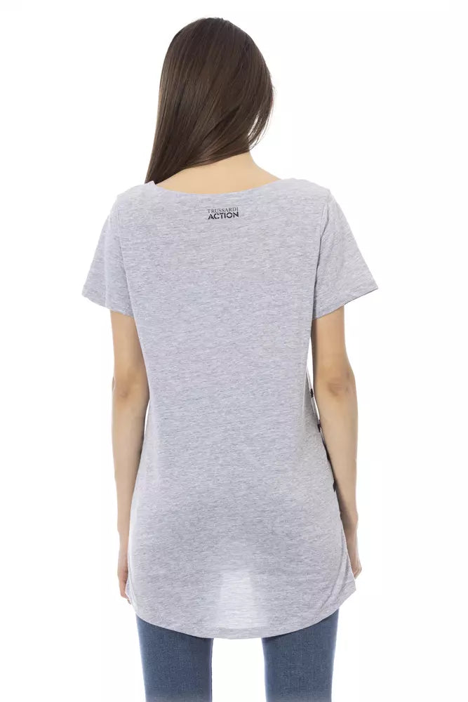 Camiseta gris elegante con cuello redondo y estampado único