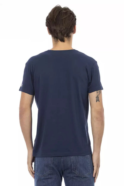 Elegante camiseta azul con cuello en V y estampado frontal llamativo