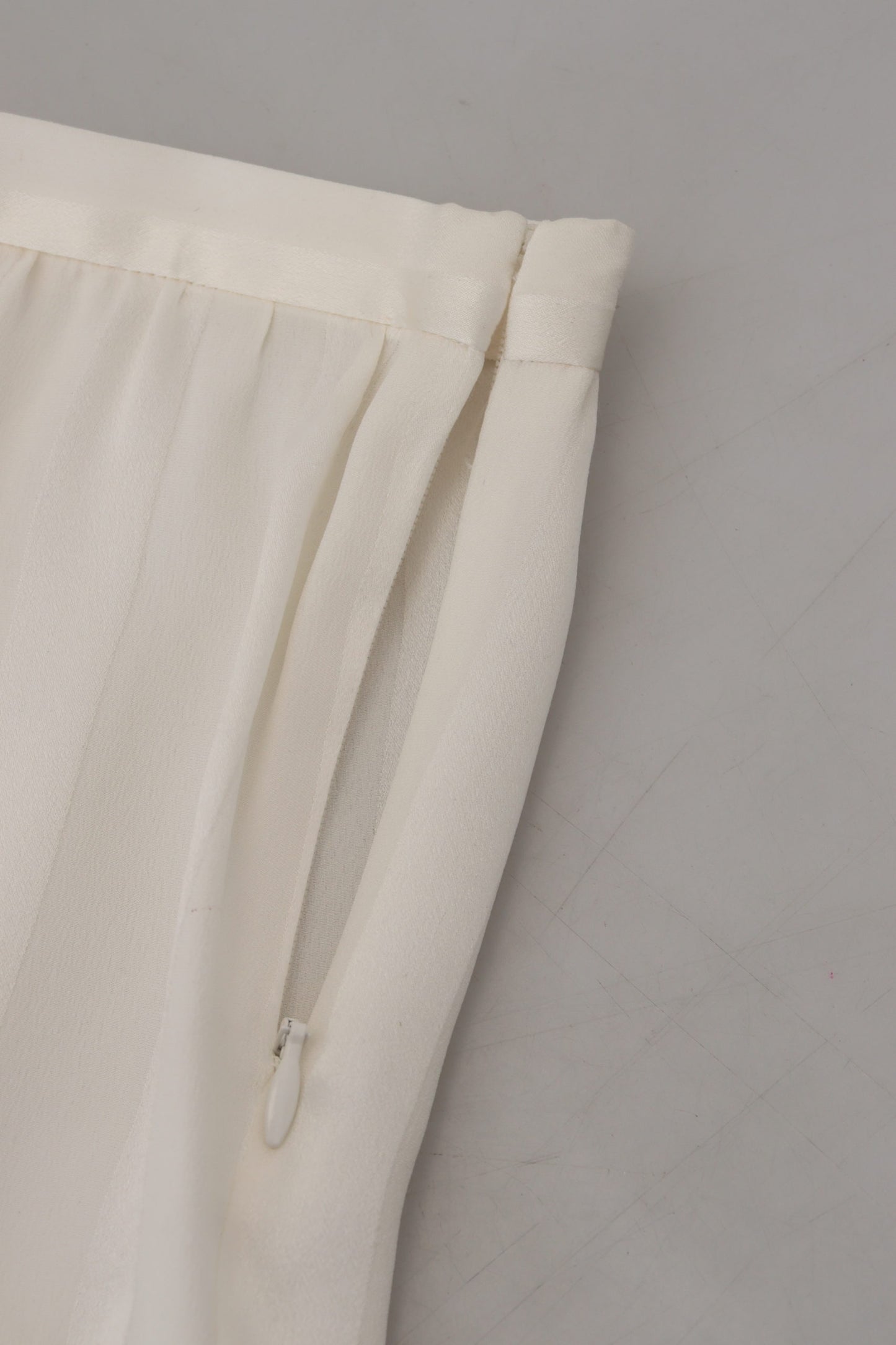 Elegantes pantalones cortos de lencería de encaje blanco