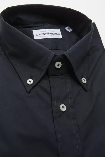 Camisa regular elegante con botones negros