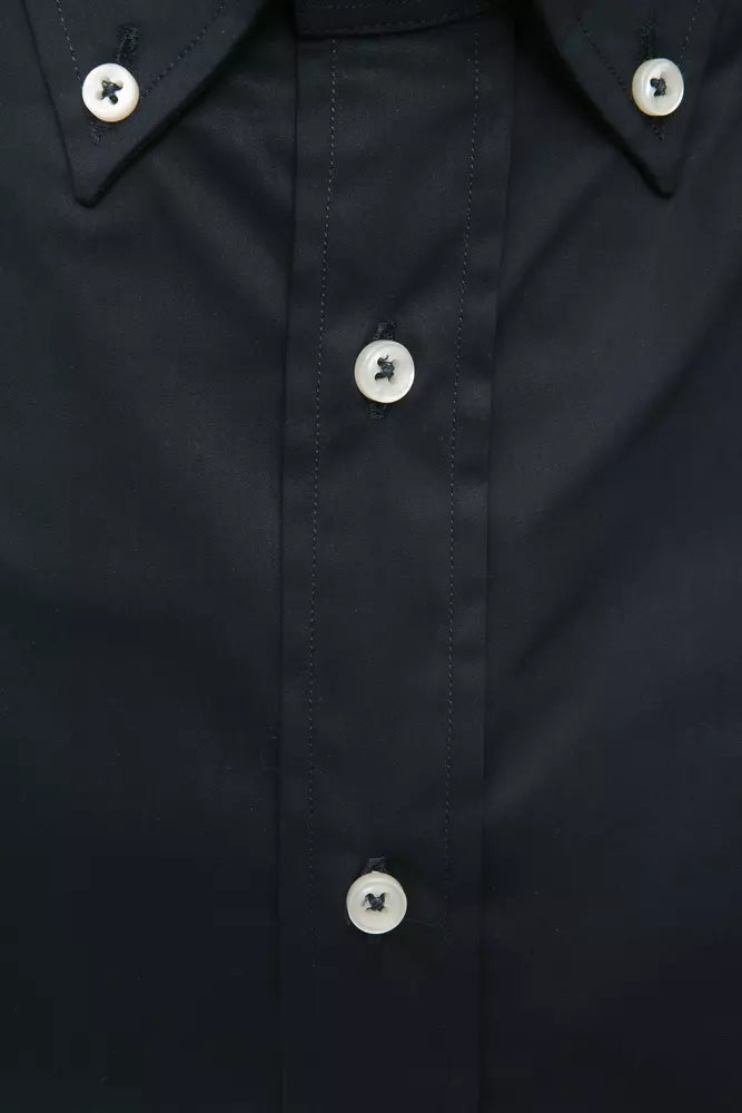 Camisa regular elegante con botones negros