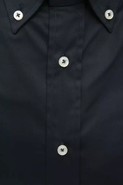 Camisa regular elegante con botones negros