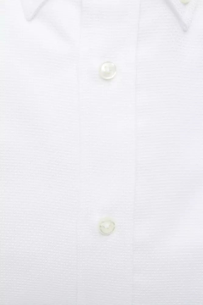 Elegante camisa blanca con botones de algodón