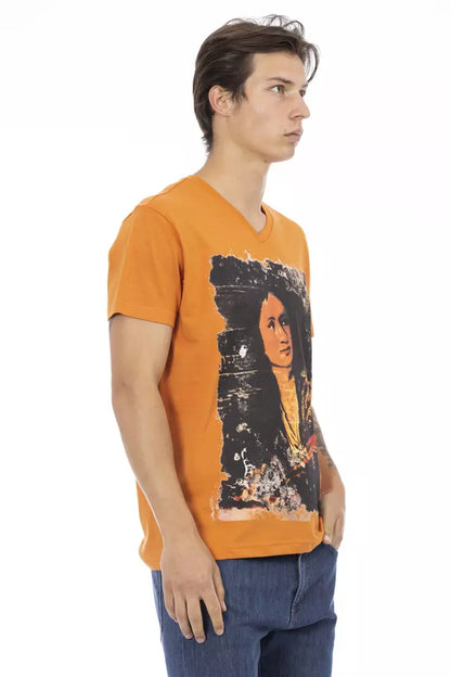 Camiseta naranja vibrante con cuello en V y estampado elegante