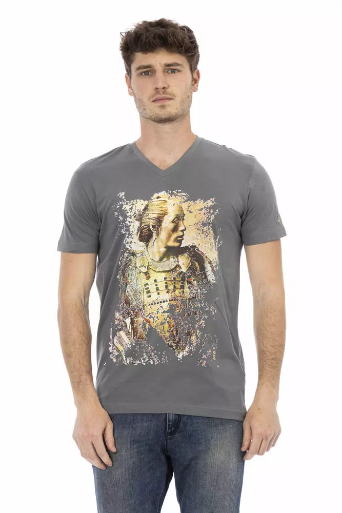 Elegante camiseta gris con cuello en V y llamativo estampado frontal