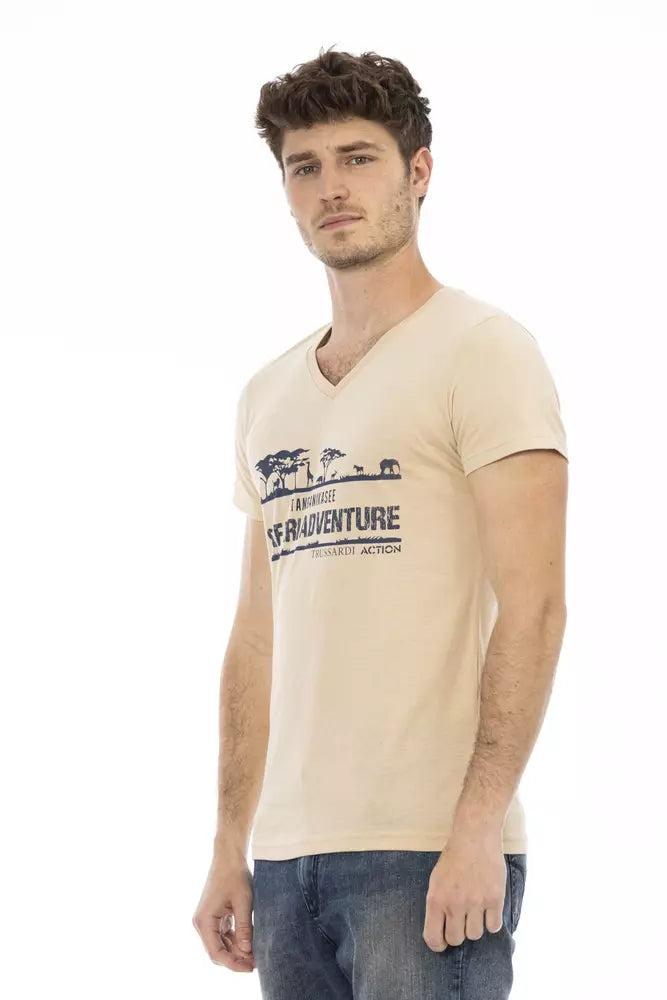 Camiseta beige con cuello en V y elegante estampado frontal