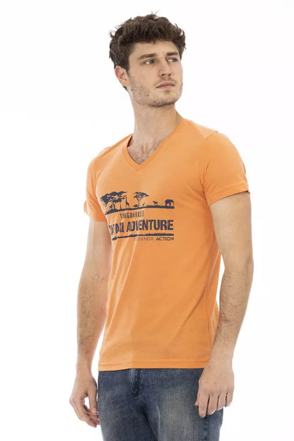 Camiseta naranja con cuello en V y estampado frontal