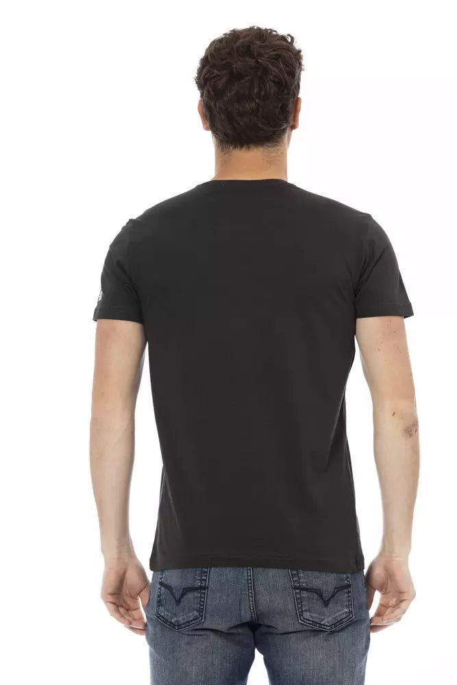 Camiseta elegante con estampado negro: elegancia informal redefinida