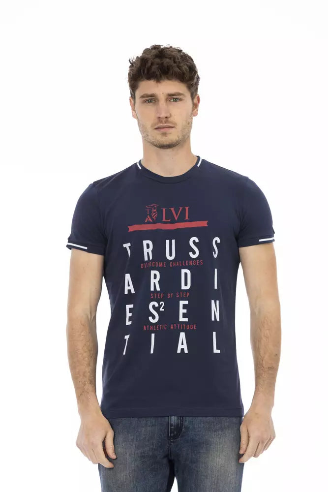 Elegante camiseta azul de manga corta con estampado frontal