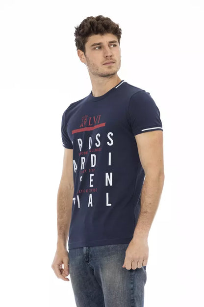 Elegante camiseta azul de manga corta con estampado frontal