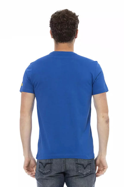 Elegante camiseta azul con estampado frontal