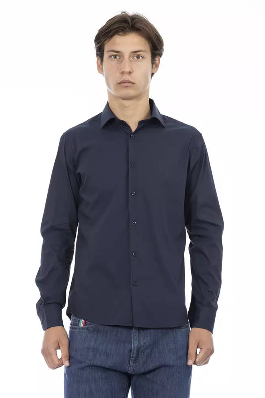 Camisa azul elegante y ajustada de diseño