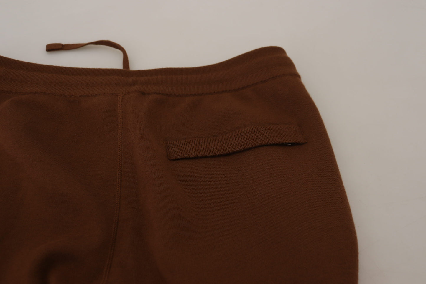 Elegantes pantalones jogger de cachemira marrón