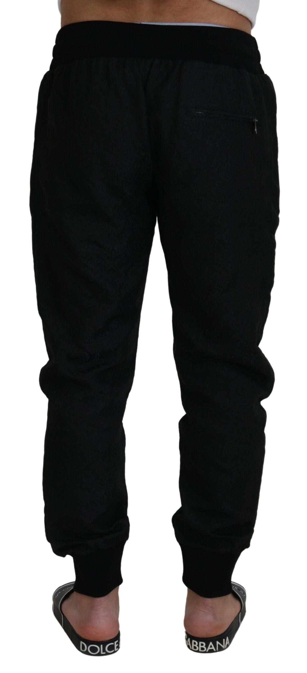 Elegantes pantalones jogger negros para el hombre moderno