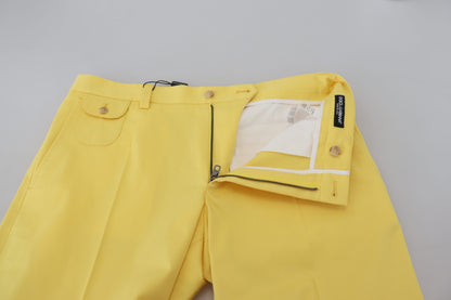 Pantalón de algodón amarillo bañado por el sol