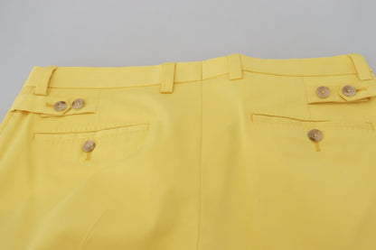 Pantalón de algodón amarillo bañado por el sol