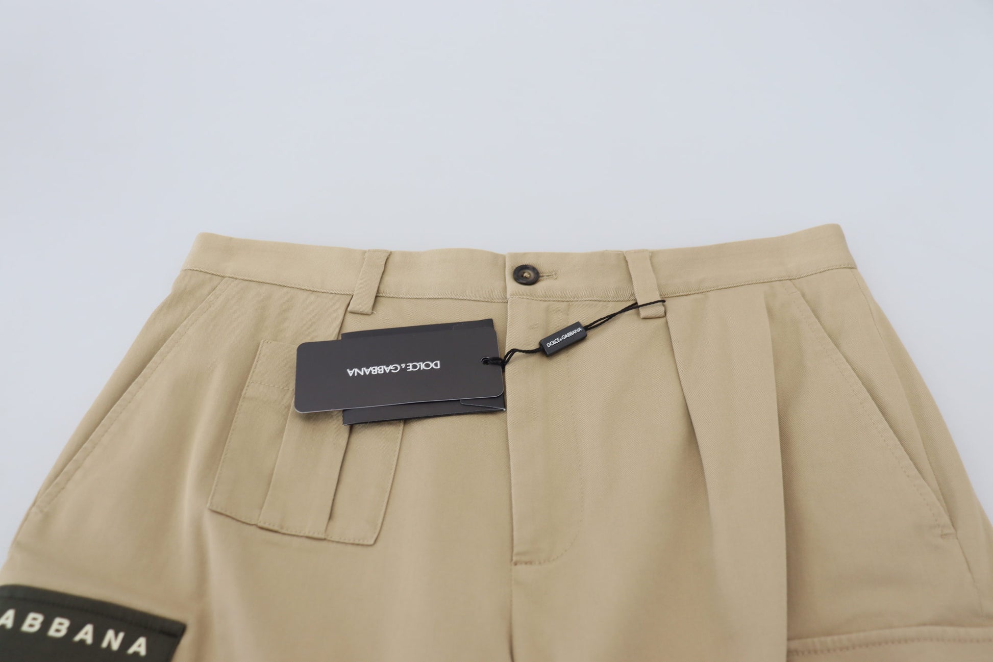 Elegantes pantalones cortos de diseño en mezcla de algodón beige