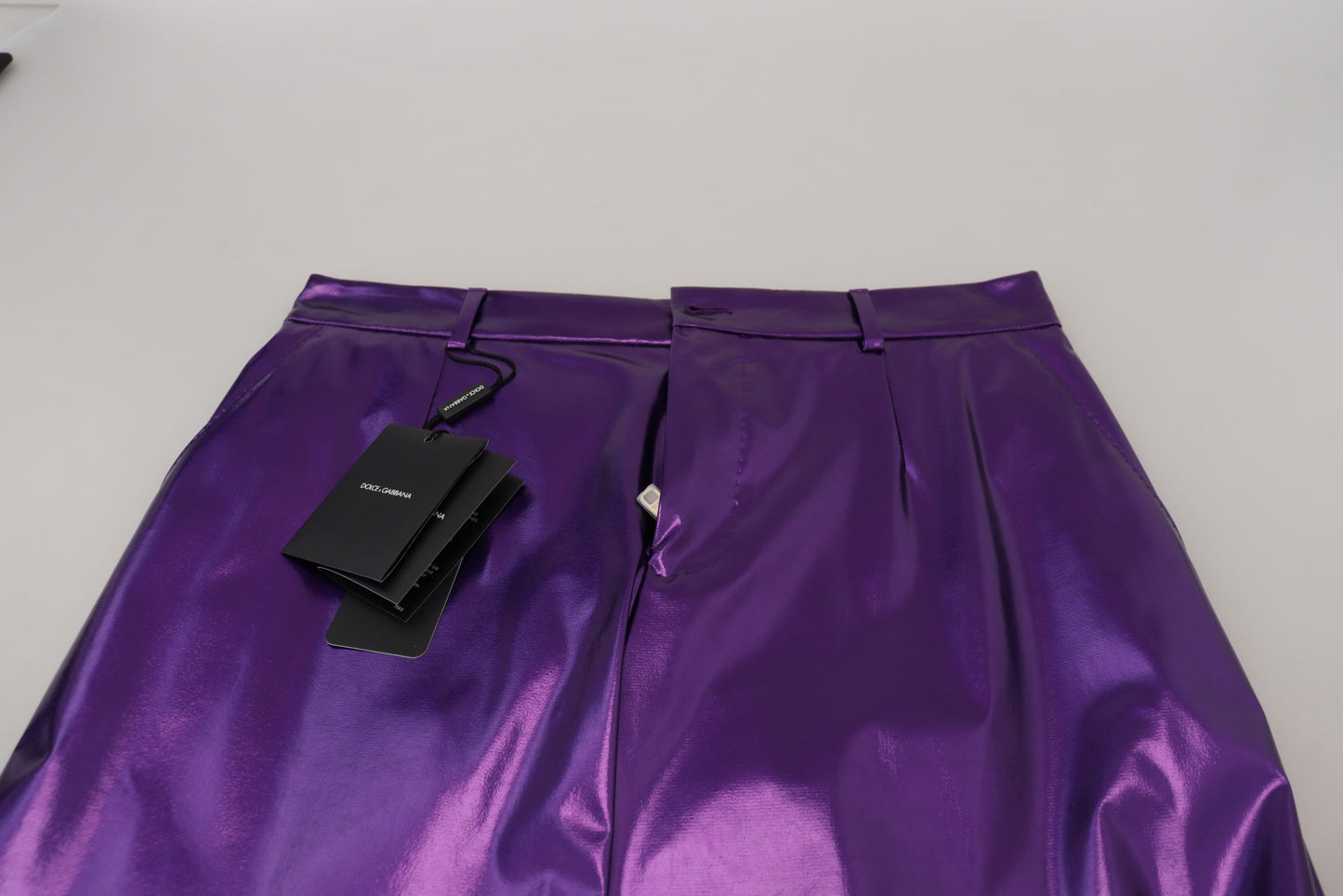 Elegantes pantalones de corte recto de color morado brillante