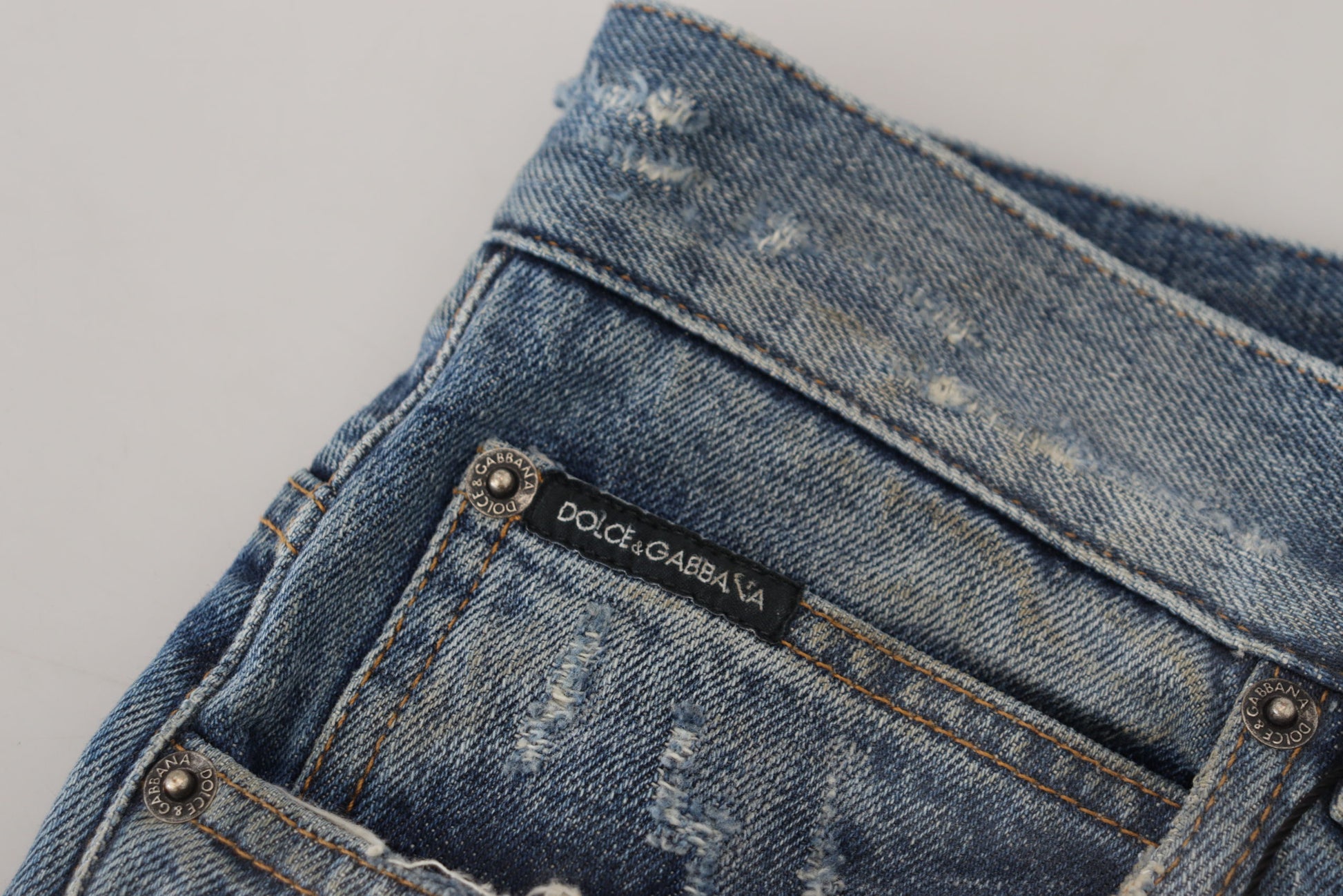 Prachtige gescheurde Italiaanse jeans van denim