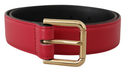 Elegante rode leren riem met goudkleurige gesp