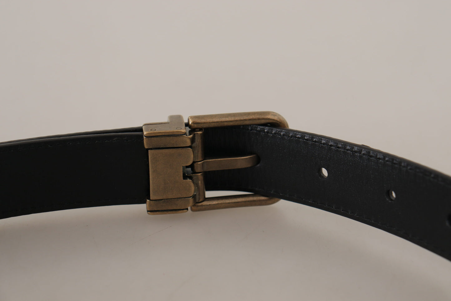 Chique leren riem met gegraveerd logo