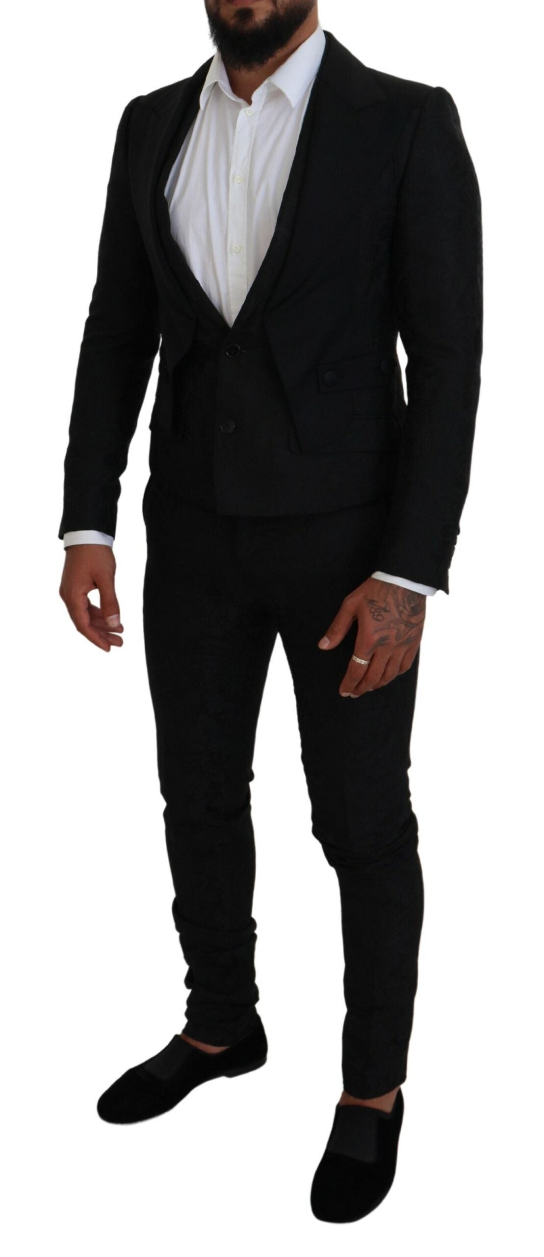 Elegante traje de Martini negro para el hombre moderno