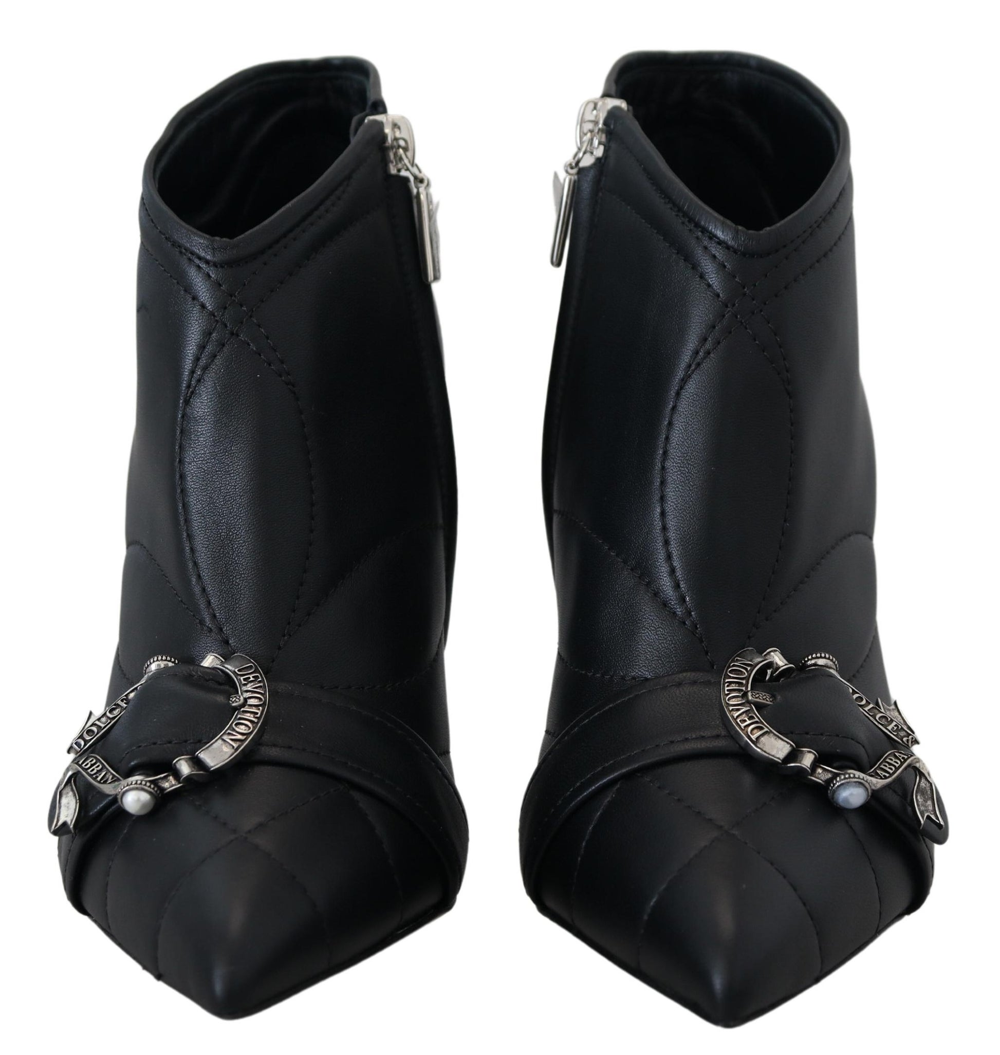 Elegantes botines de cuero acolchados negros