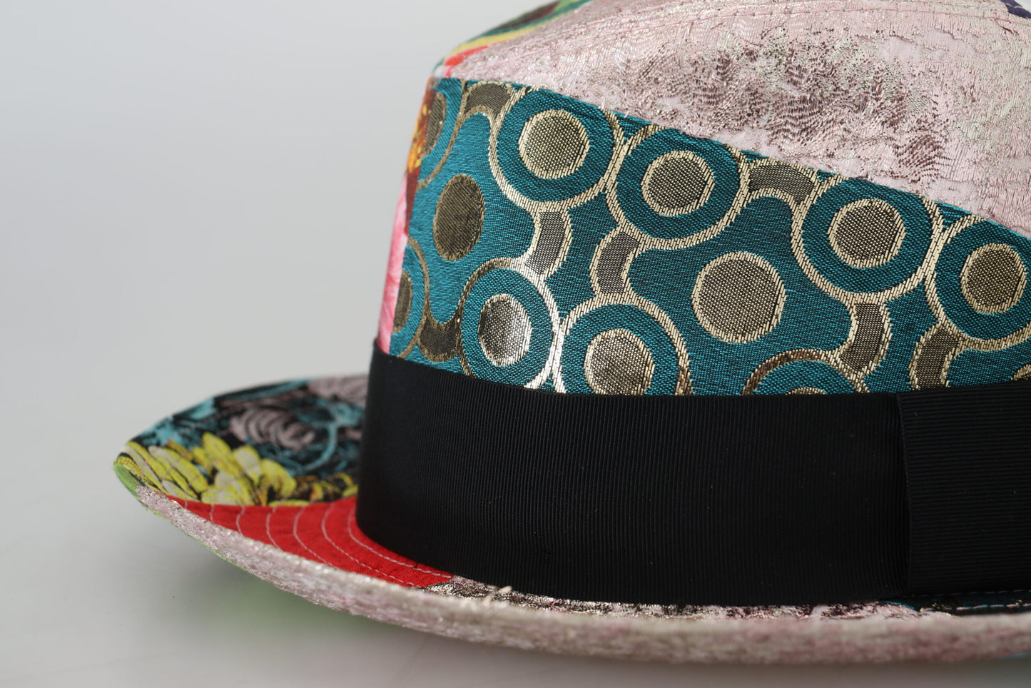 Gorra Fedora multicolor ecléctica y elegante