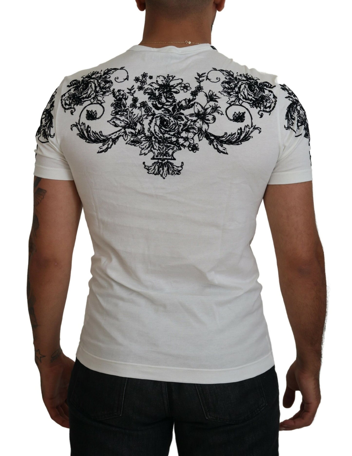 Camiseta elegante con corona floral