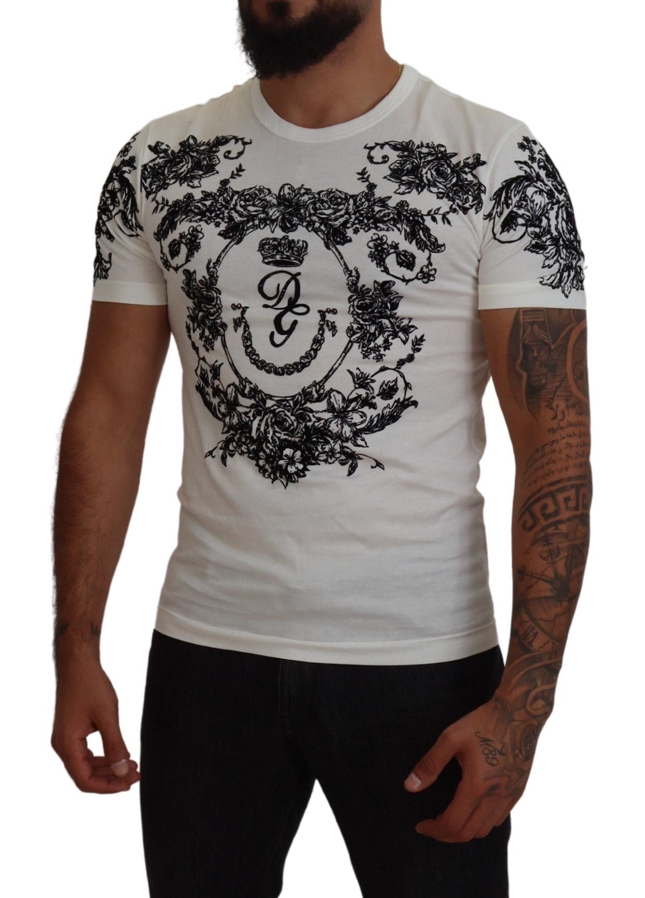 Camiseta elegante con corona floral