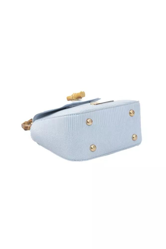 Elegante bolso de hombro azul claro con detalles dorados