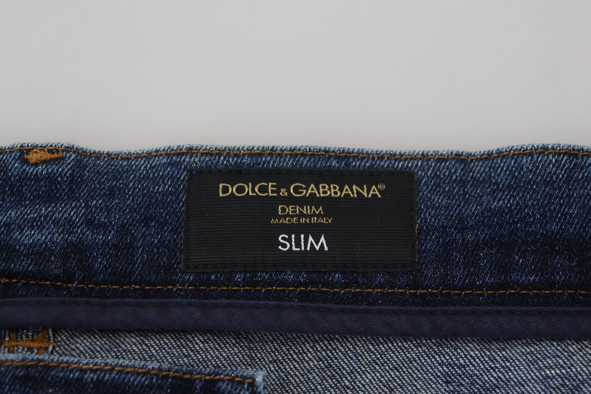 Blauwe gescheurde katoenen stretch slanke denim jeans