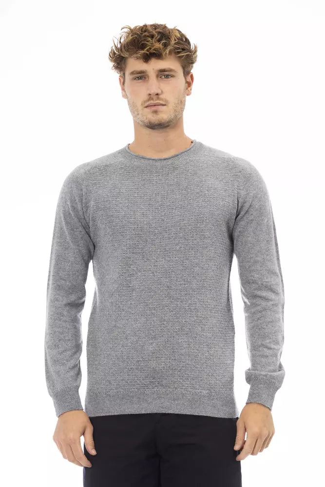 Elegante suéter gris con cuello redondo para hombre