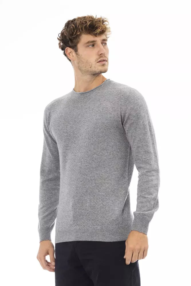 Elegante suéter gris con cuello redondo para hombre