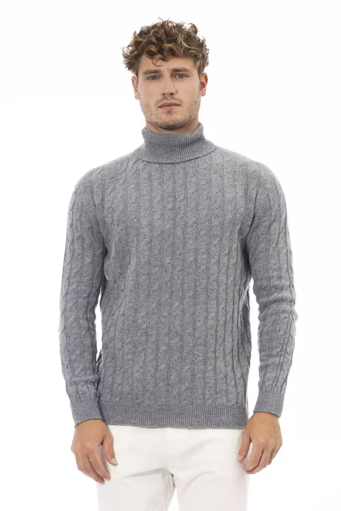 Elegante suéter gris de cuello alto para hombre