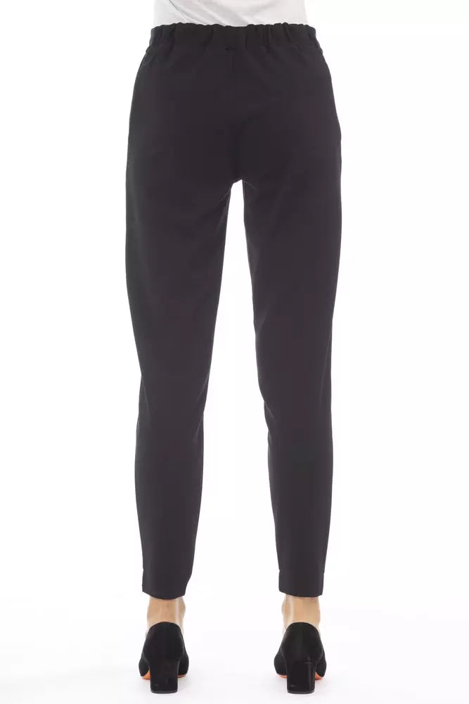 Pantalón negro elegante con bolsillos laterales de ribete