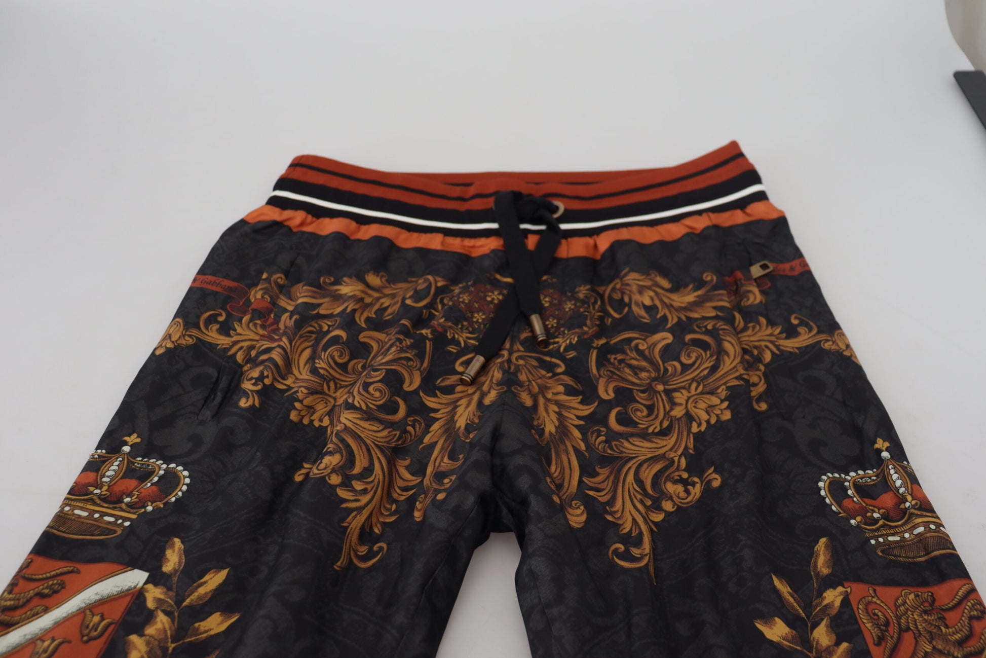 Pantalones deportivos de seda con corona barroca