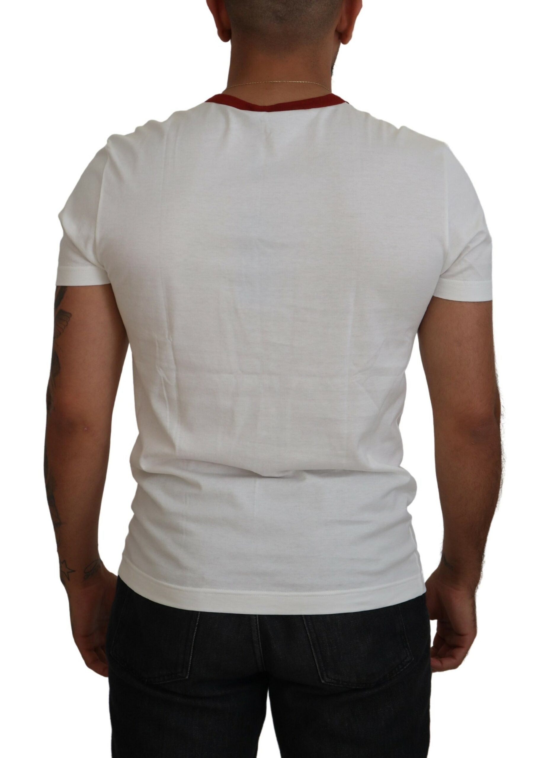 Elegante camiseta blanca de algodón con cuello redondo