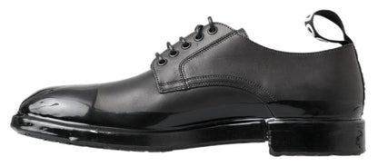 Elegantes zapatos Derby de cuero con cordones en negro