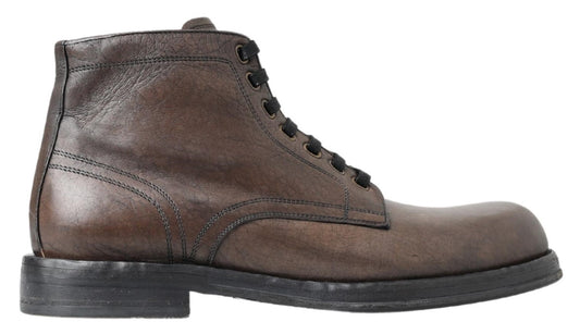 Botas elegantes con cordones de piel de caballo