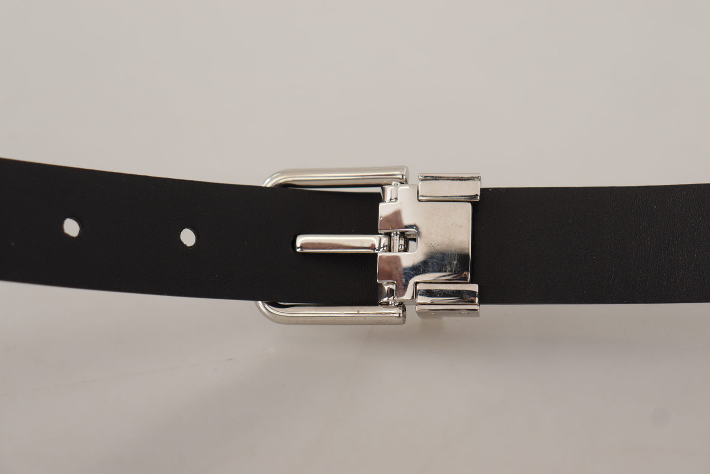 Elegant Leather Belt with Metal Buckle